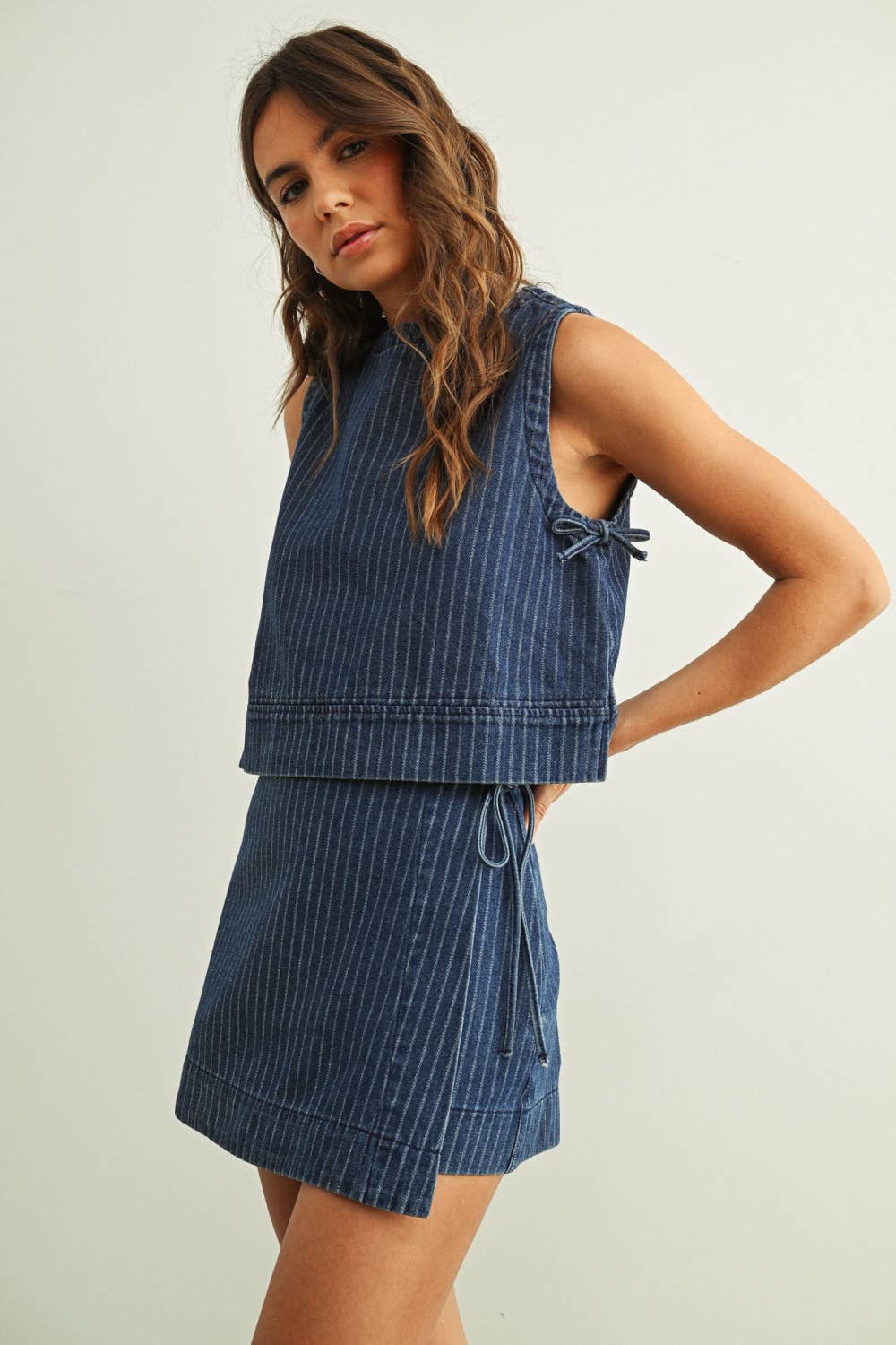 PINSTRIPED DENIM SKORT
