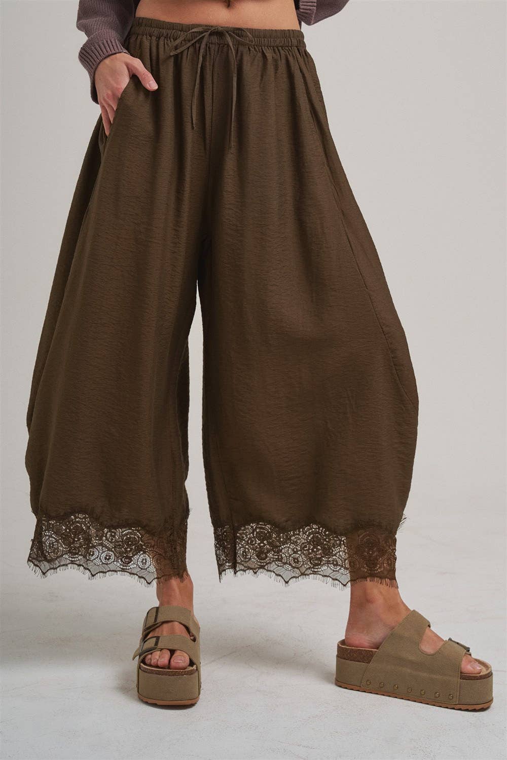 LIGHTWEIGHT BALLOON LEG PANTS WITH DELICATE LACE