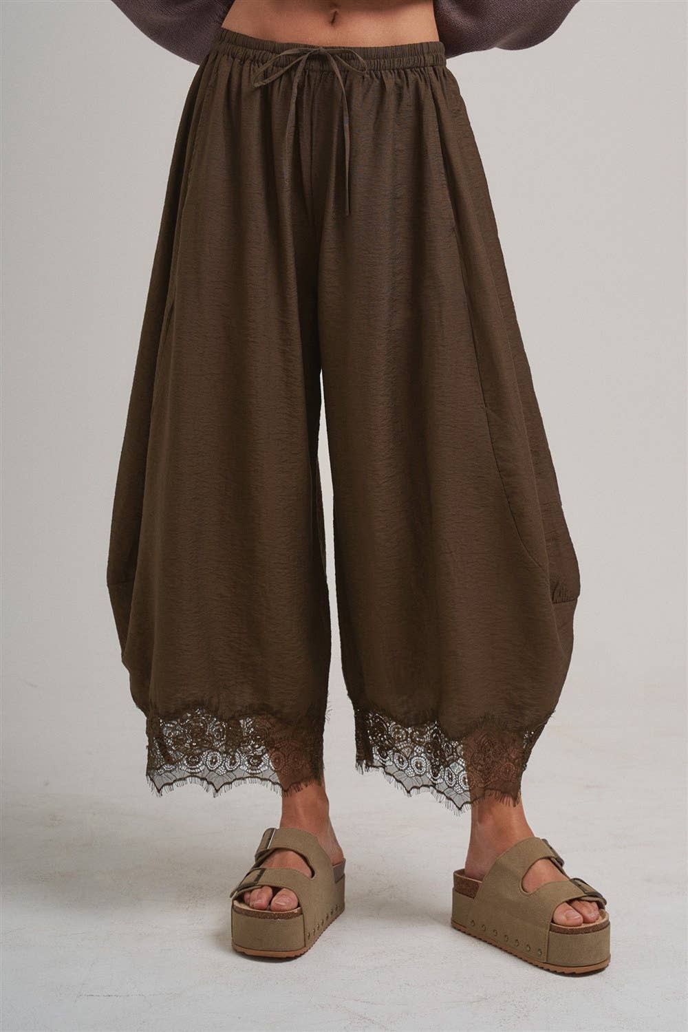 LIGHTWEIGHT BALLOON LEG PANTS WITH DELICATE LACE