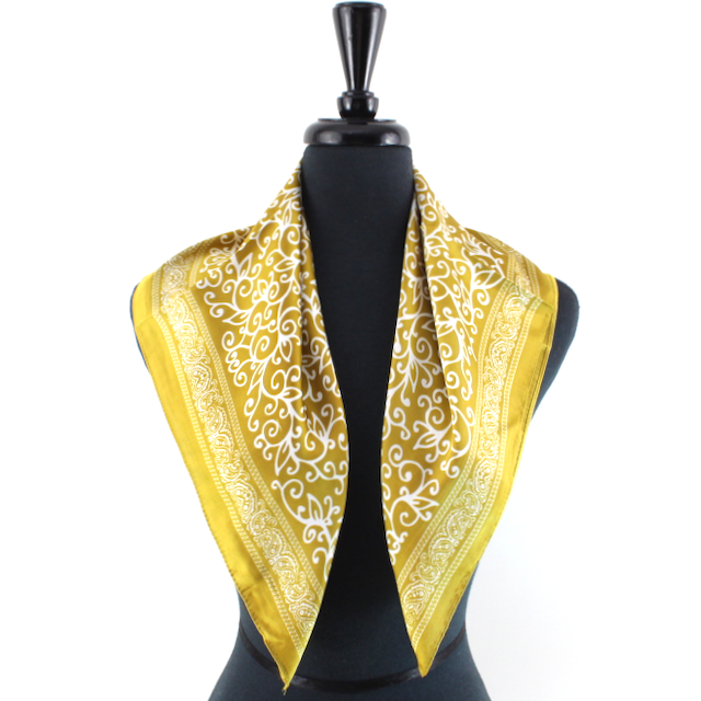S25189 Lightweight Square Scarf