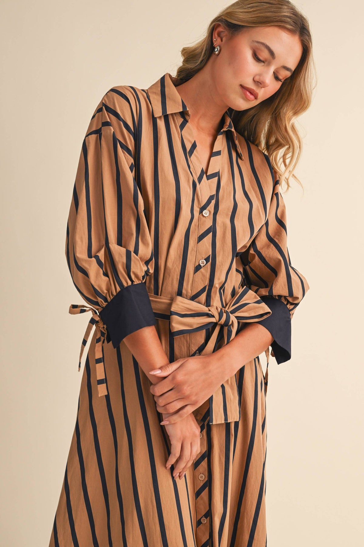 ID10703 STRIPED PRINT PINTUCK DETAIL WAIST MIDI SHIRT DRESS