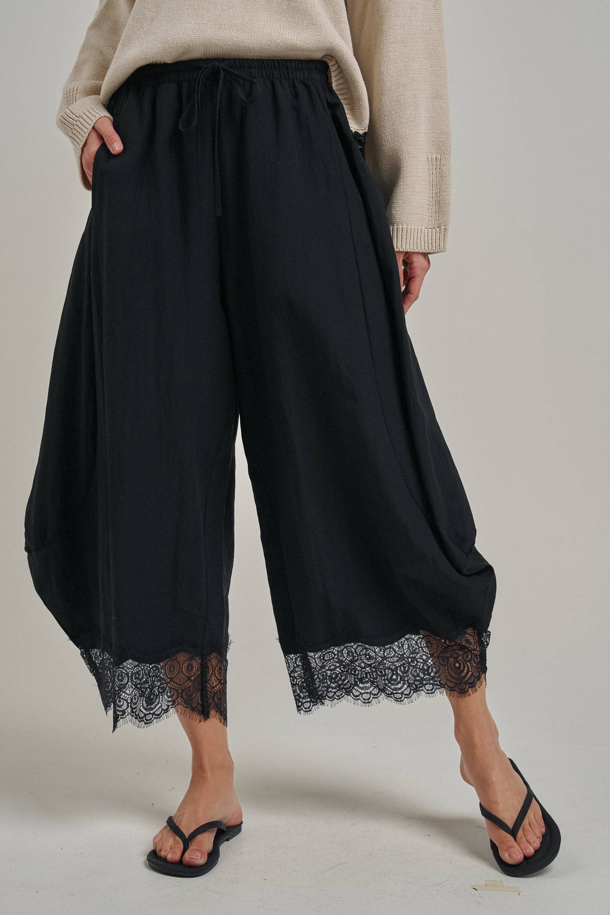 LIGHTWEIGHT BALLOON LEG PANTS WITH DELICATE LACE
