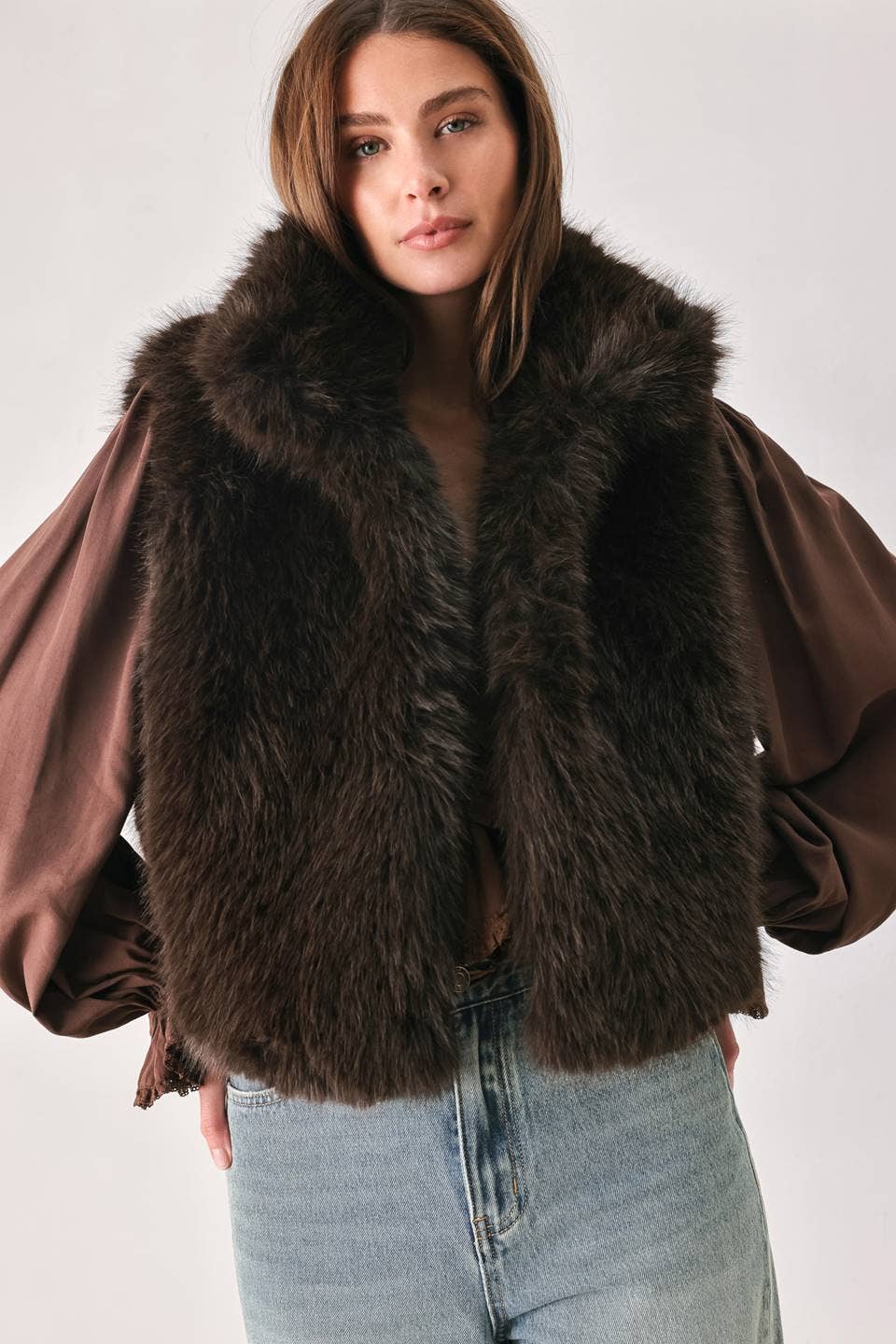 faux fur sleeveless vest CHOCOLATE BROWN