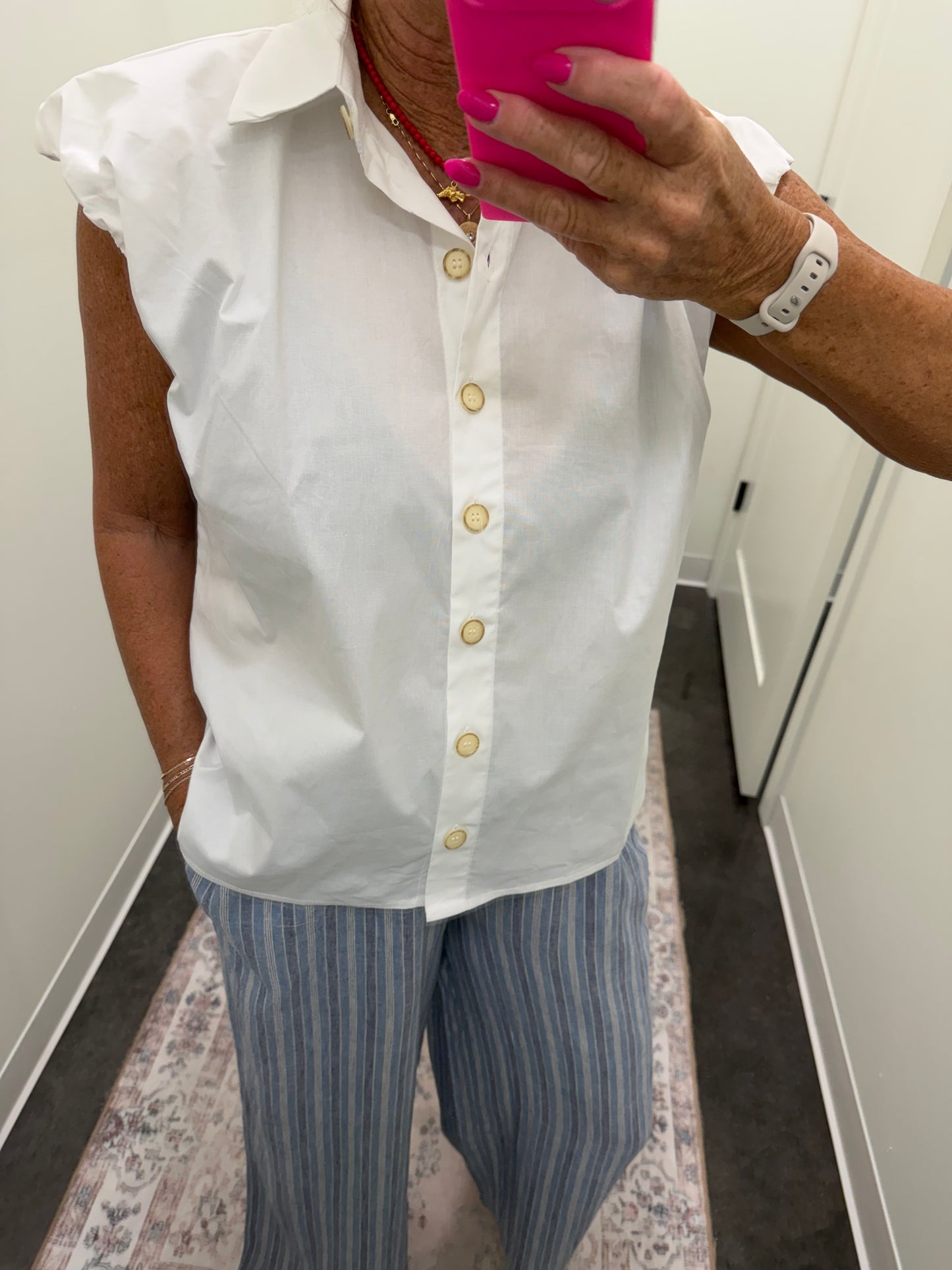 SOLID POPLIN BUBBLE SLV BUTTON TOP - Karlie
