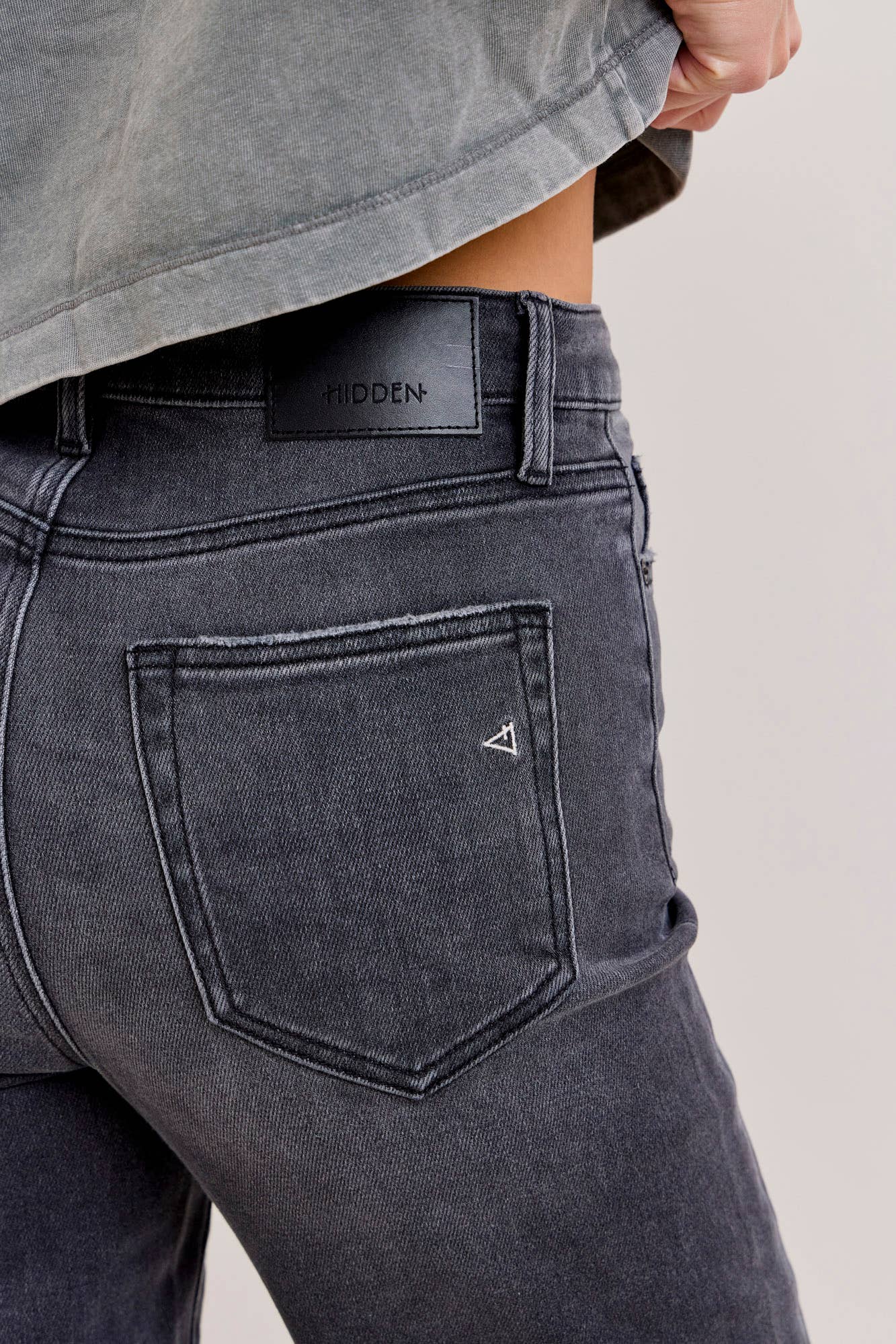 Charcoal Wash Clean Stretch 28" Inseam Wide Straight