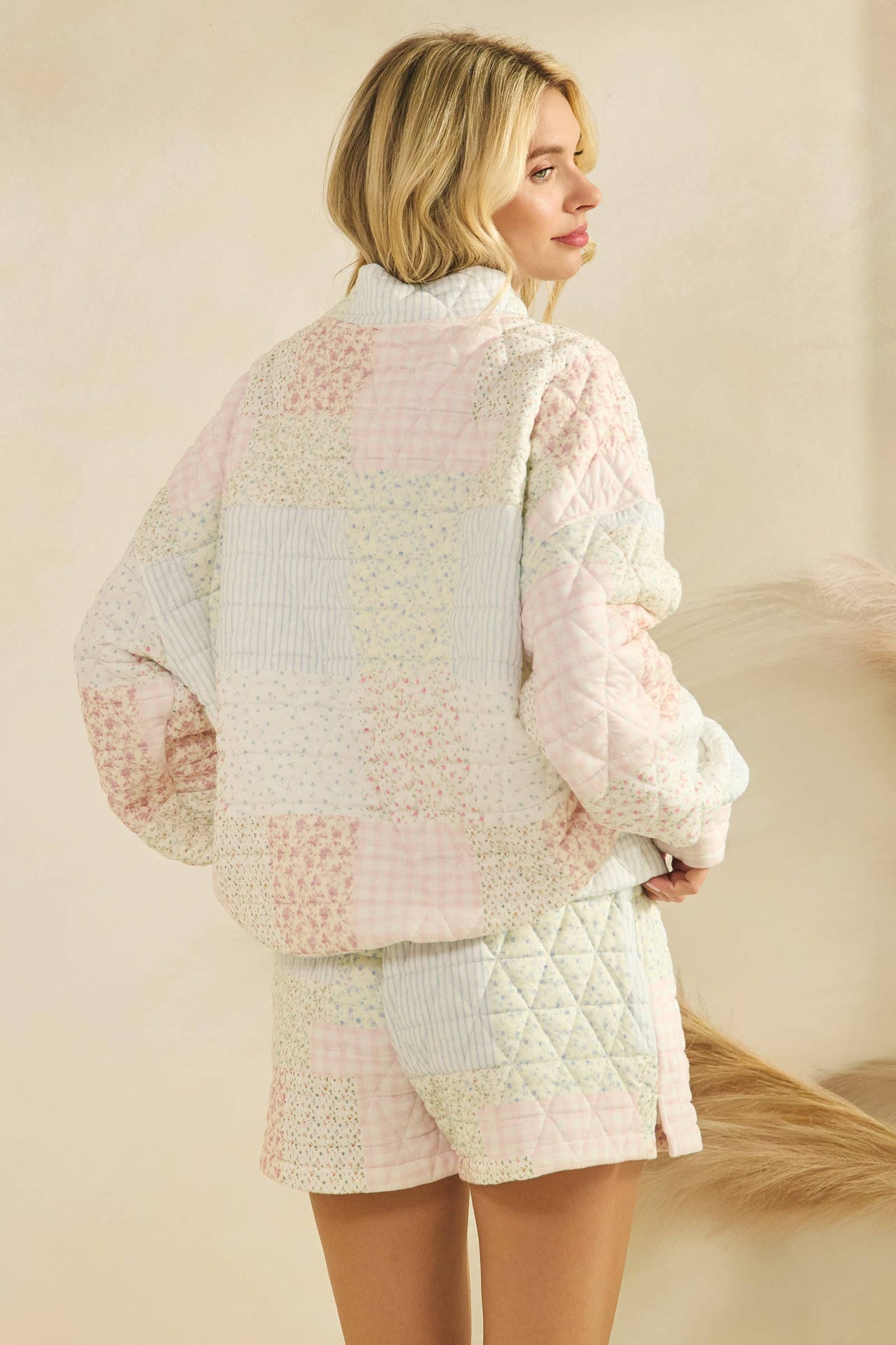 Floral textured lounge shorts