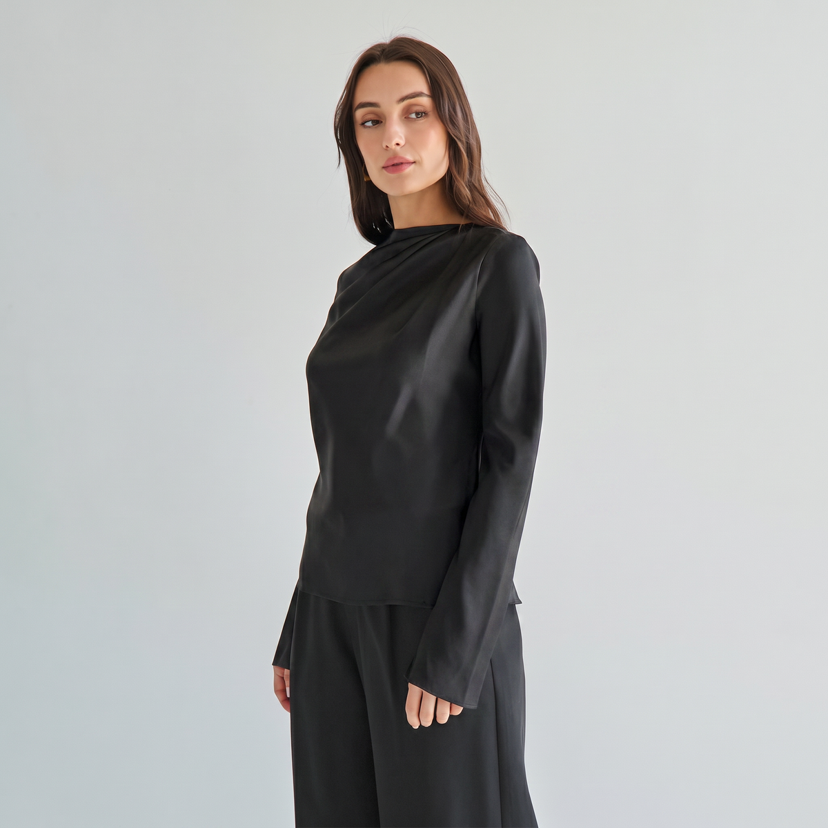 AT3536 Draped stain blouse