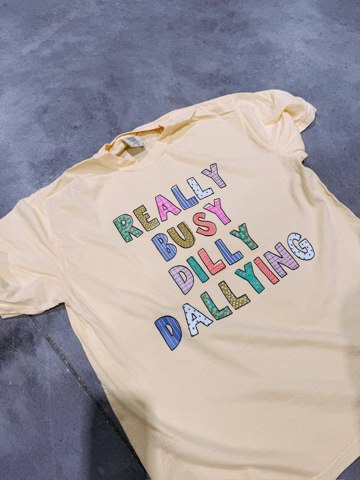Dilly dallying graphic tee - butter yellow