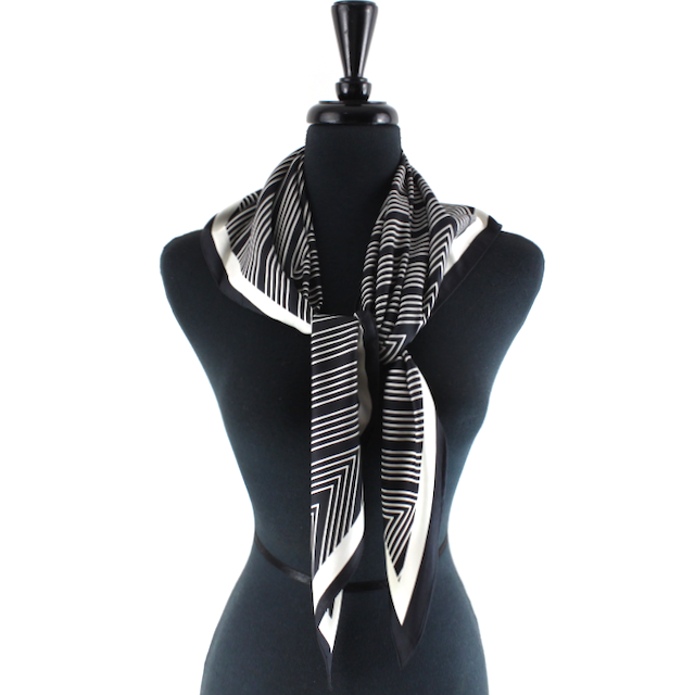 S25278 Geo Stripes Triangle Lightweight Scarf