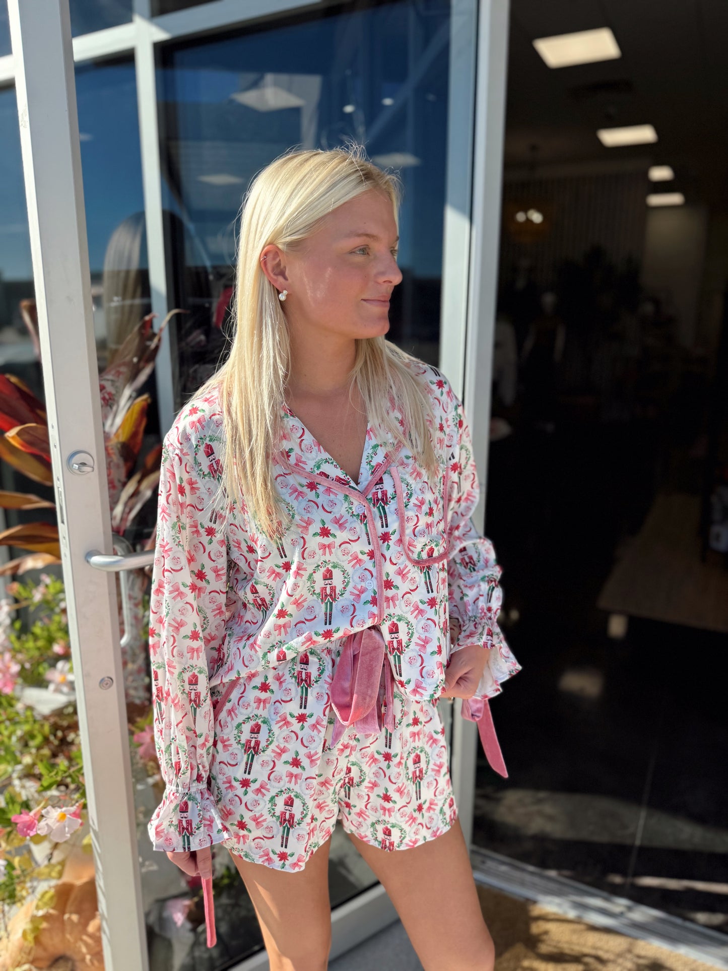 SATIN NUTCRACKER PRINTS TIED CUFFS set