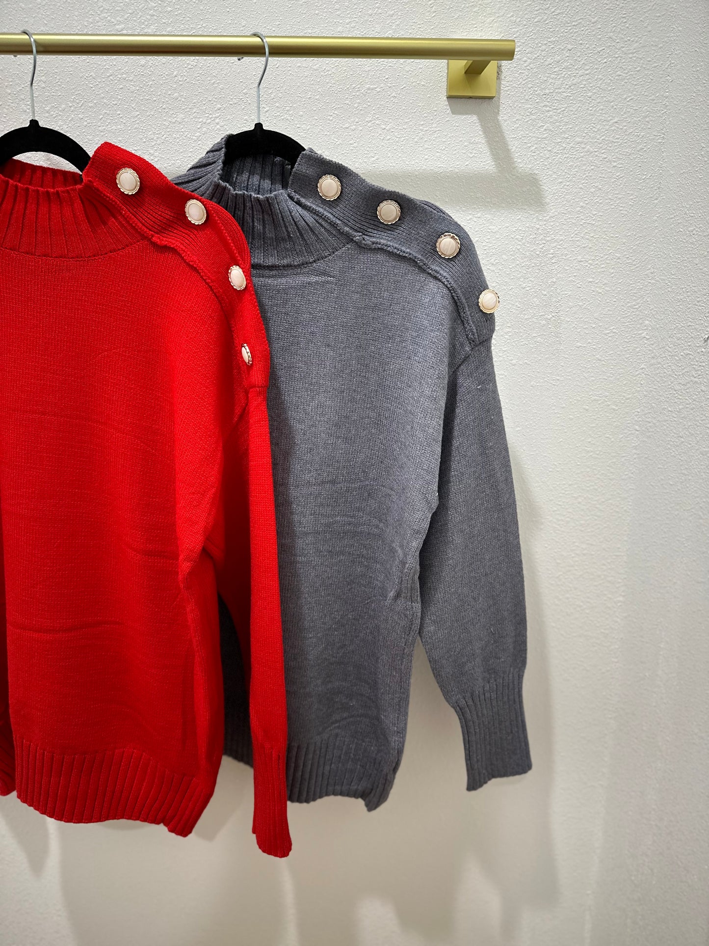 Button shoulder sweater