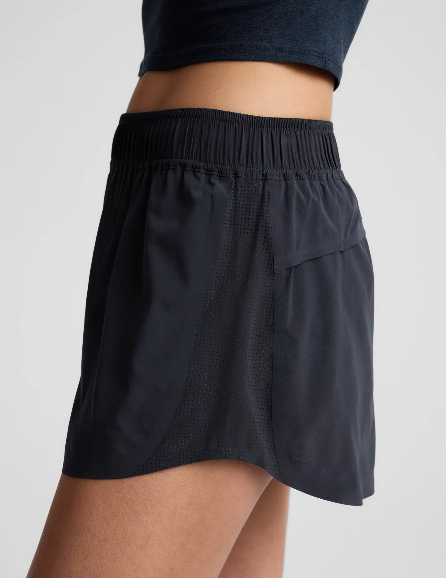 solemate 2.5 short nocturnal navy BEYOND YOGA
