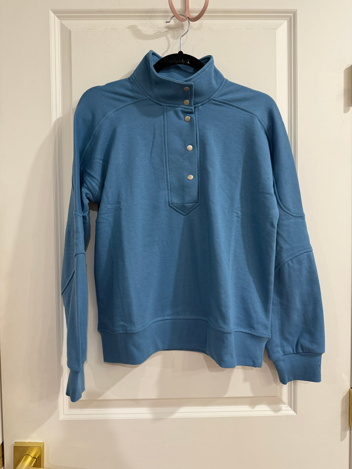 Snap front pullover (2 colors)