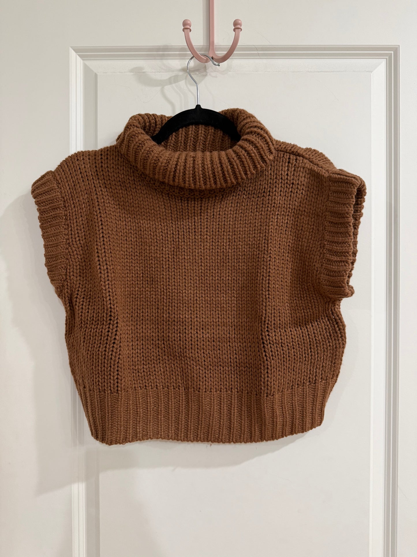 SLEEVELESS CROPPED TURTLENECK KNIT SWEATER TOP