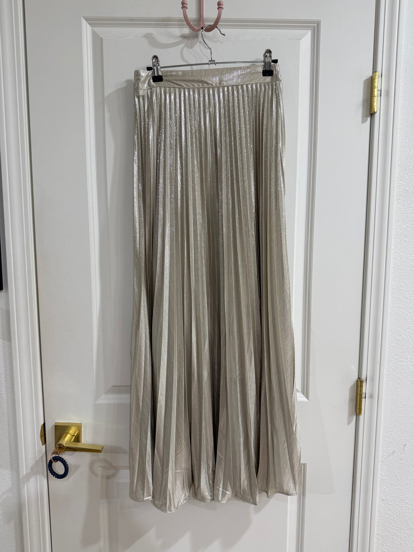 METALLIC PLEAT SKIRT