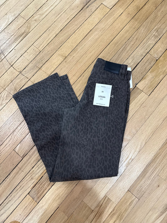 Hidden dark cheetah dad Jean