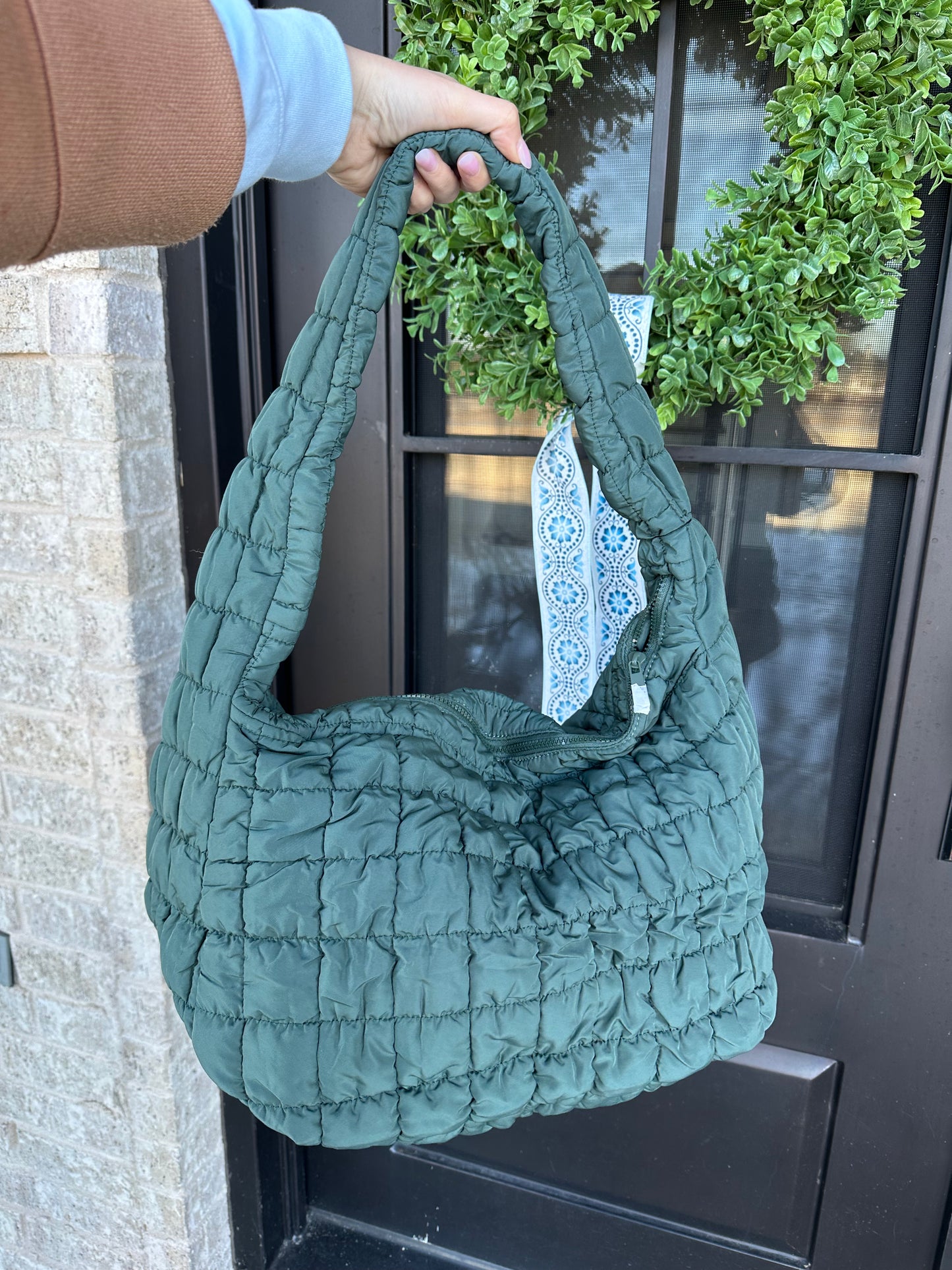 Large puffer tote
