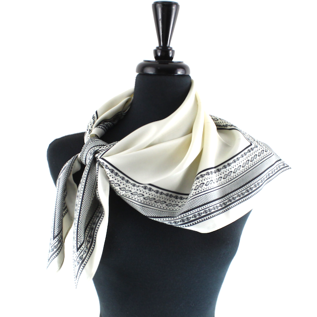 S25277 Border Print Triangle Lightweight Scarf