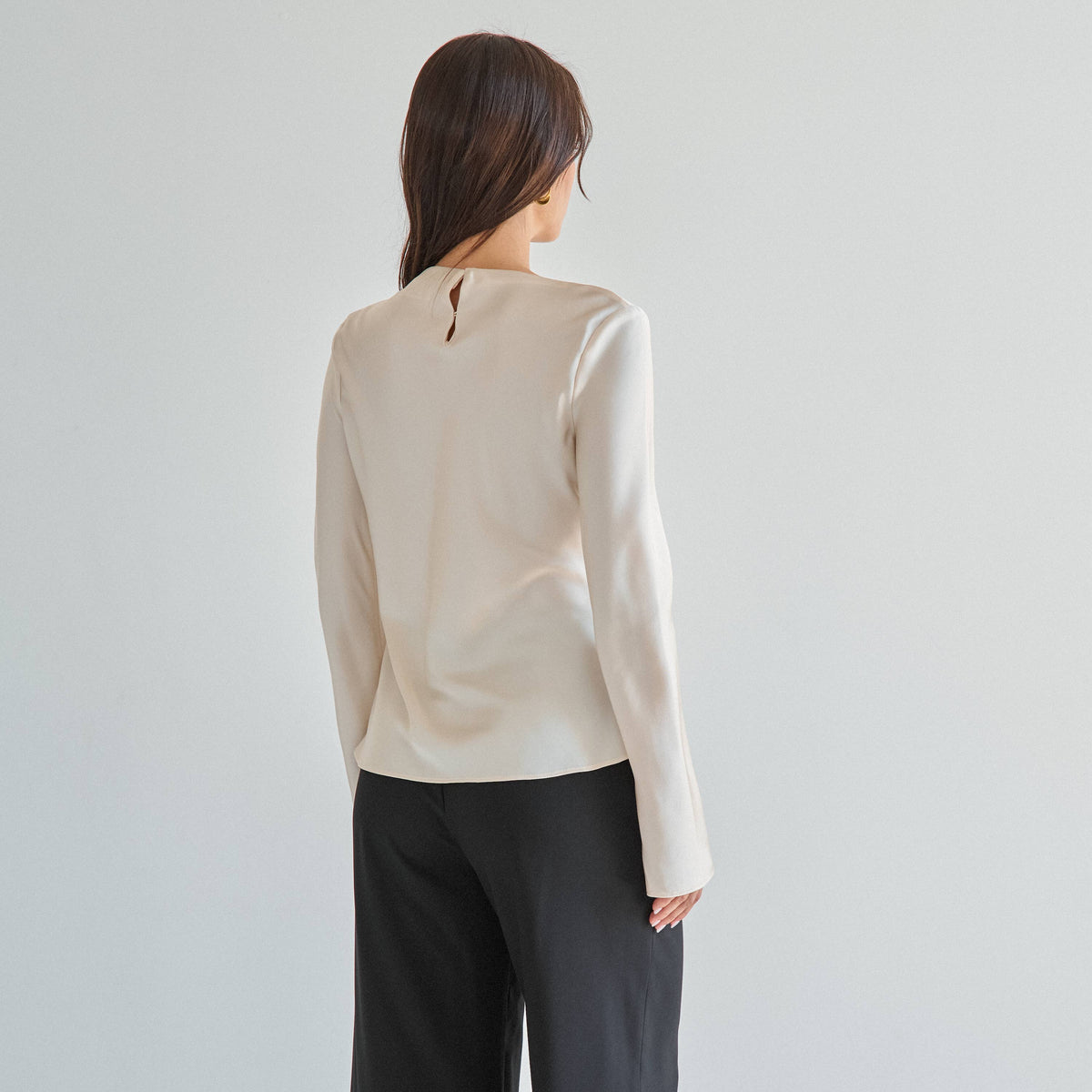 AT3536 Draped stain blouse