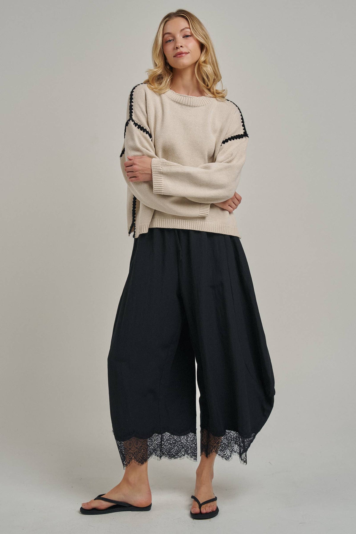 LIGHTWEIGHT BALLOON LEG PANTS WITH DELICATE LACE