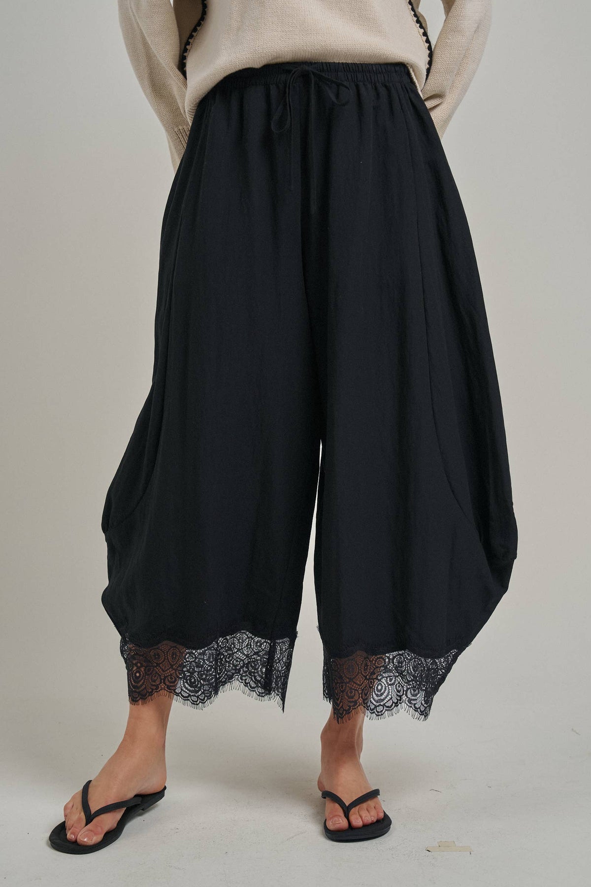 LIGHTWEIGHT BALLOON LEG PANTS WITH DELICATE LACE