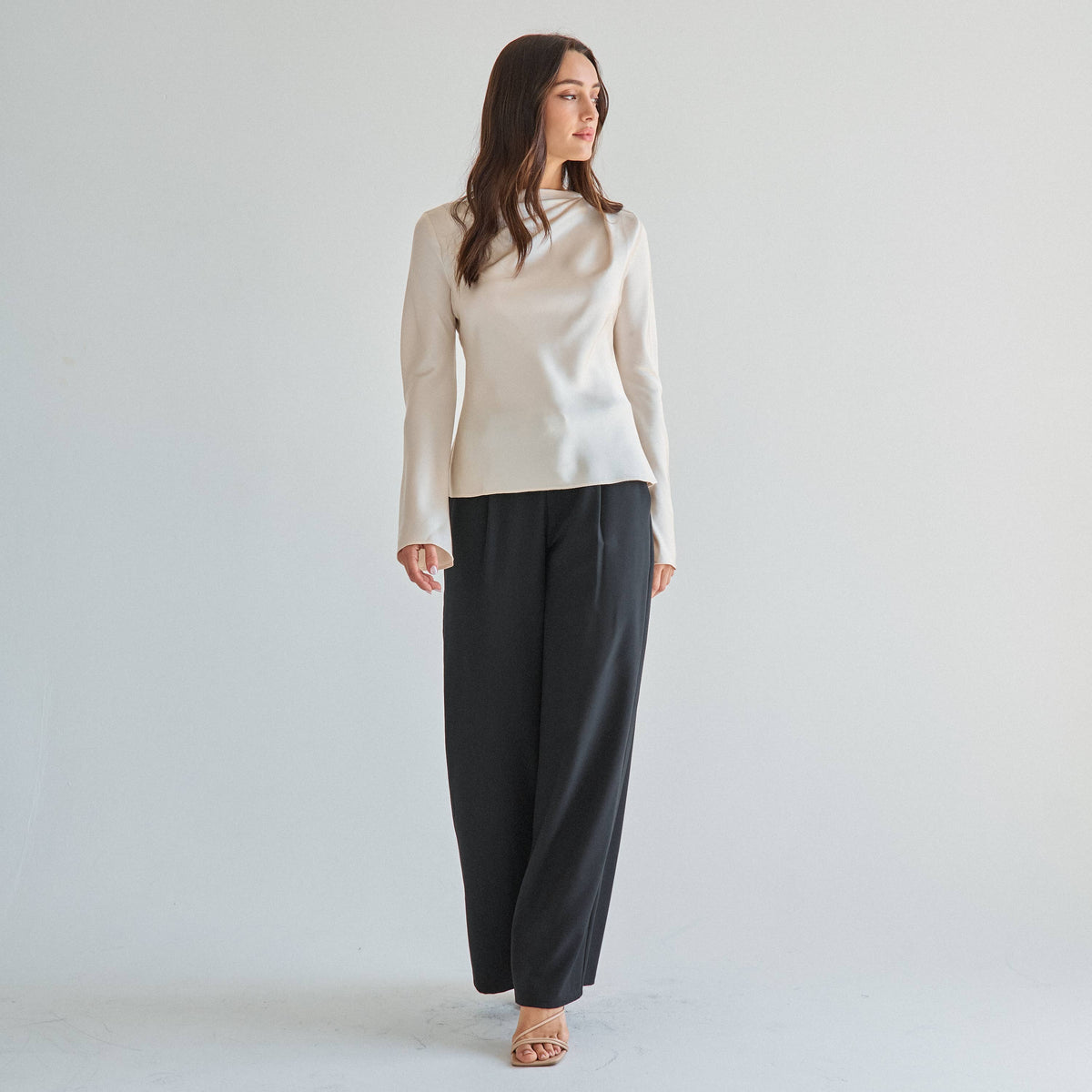 AT3536 Draped stain blouse