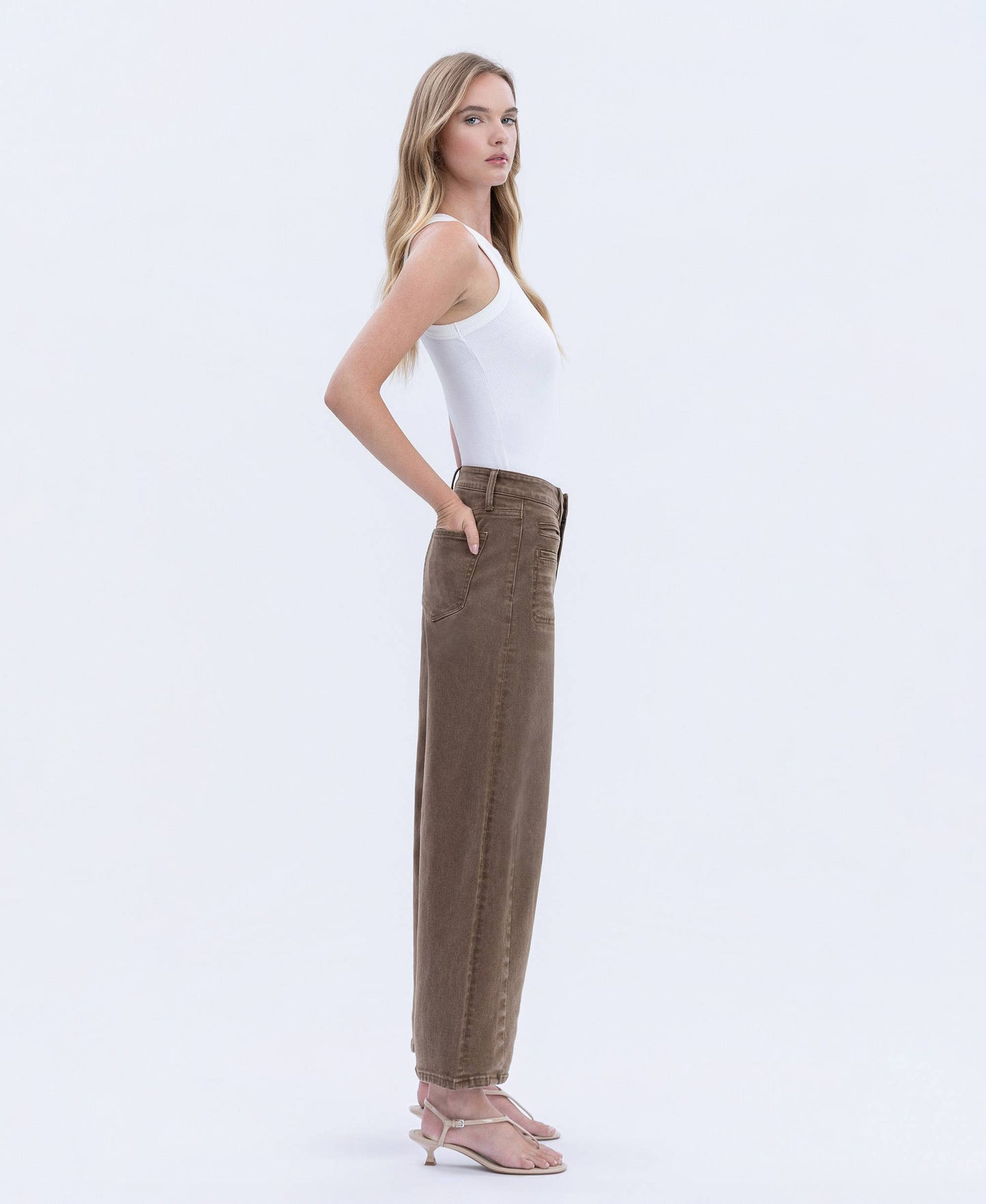 HIGH RISE FRONT WELT POCKET DETAIL BARREL JEANS