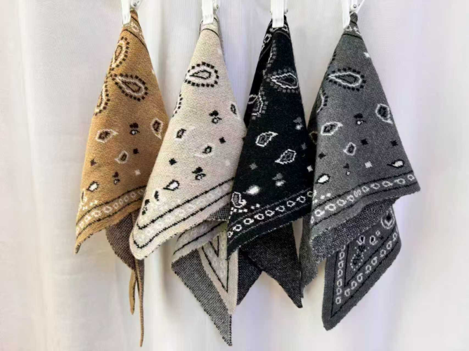 S26324 Pull-Through Polyester Triangle Scarf