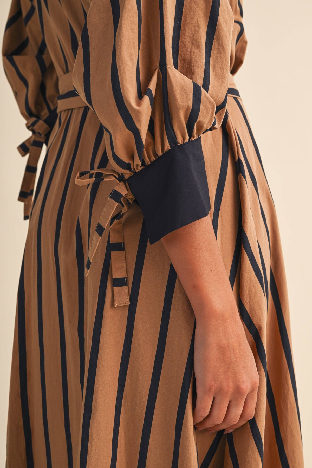 ID10703 STRIPED PRINT PINTUCK DETAIL WAIST MIDI SHIRT DRESS