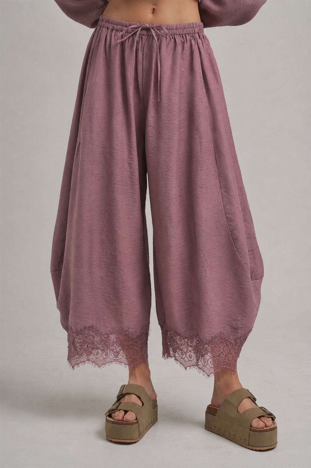 LIGHTWEIGHT BALLOON LEG PANTS WITH DELICATE LACE