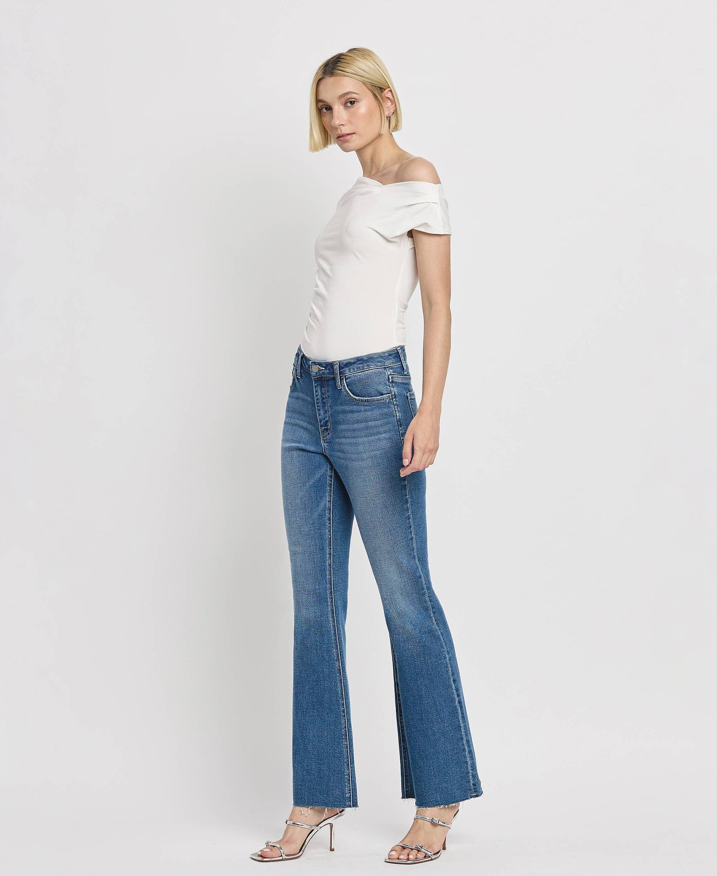 HIGH RISE RAW HEM RELAXED FLARE JEANS