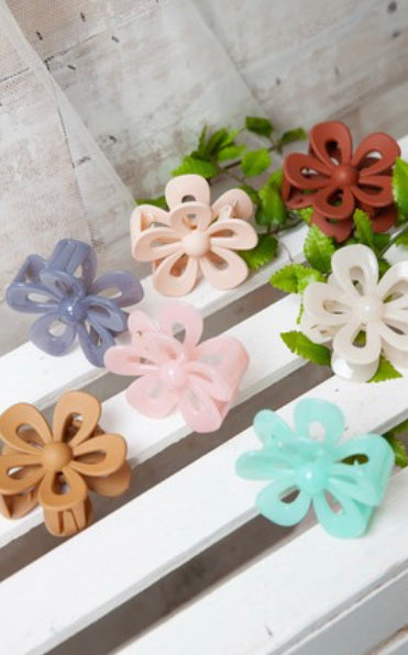 Open flower clip